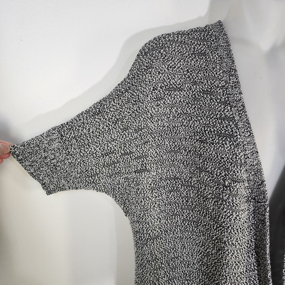 Tahari Cardigan Sweater Womens Medium Black White Knit Short Dolman Sleeve Tweed - Picture 6 of 9